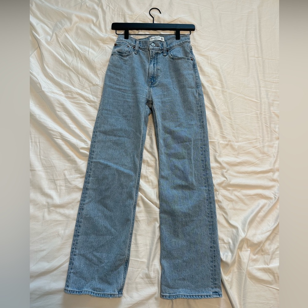 Abercrombie High Rise 90’s Relaxed Jean 23 (short)